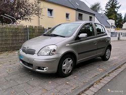Silber Gebraucht 2005 Toyota Yaris Kleinwagen | 2.500 € (Fairer Preis)