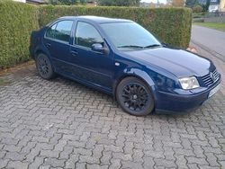 Blau Gebraucht 1999 VW Bora Limousine | 2.500 €