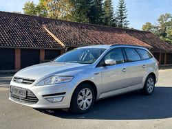 Grau Gebraucht 2014 Ford Mondeo Kombi | 2.900 €