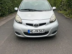 Silber Gebraucht 2009 Toyota Aygo Kleinwagen | 2.390 € (Guter Preis)
