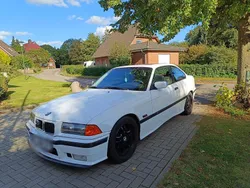 Weiß Gebraucht 1995 BMW 320 Coupé | 2.500 €