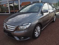 Grau Gebraucht 2012 Mercedes B180 Van / Kleinbus | 9.750 € (Fairer Preis)