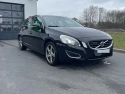 Schwarz Gebraucht 2010 Volvo V60 Summum Kombi | 7.800 €
