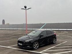 Schwarz Gebraucht 2017 Ford Focus Sport Limousine | 14.900 € (Fairer Preis)