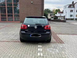 Schwarz Gebraucht 2004 VW Golf IV Trendline Kleinwagen | 4.100 € (Teuer)