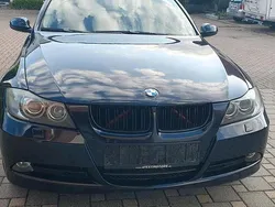 Blau Gebraucht 2006 BMW 325 Limousine | 3.200 €