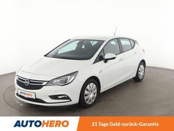 Weiß Gebraucht 2015 Opel Astra Edition Limousine | 11.000 € (Etwas zu teuer)