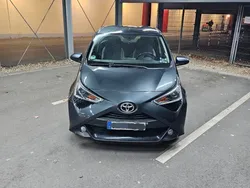 Grau Gebraucht 2019 Toyota Aygo X-play Kleinwagen | 9.399 € (Guter Preis)