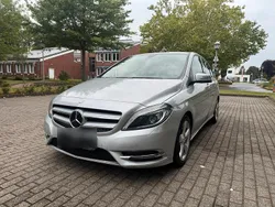 Grau Gebraucht 2014 Mercedes B180 Van / Kleinbus | 10.900 € (Fairer Preis)