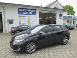 Schwarz Gebraucht 2013 Toyota Auris Hybrid Edition Limousine | 7.500 € (Fairer Preis)