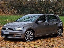 Grau Gebraucht 2014 VW Golf Highline Limousine | 13.000 € (Etwas zu teuer)
