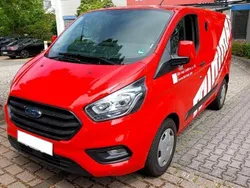 Rot Gebraucht 2020 Ford Tourneo Custom Van / Kleinbus | 15.440 € (Guter Preis)