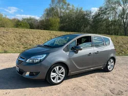 Grau Gebraucht 2016 Opel Meriva Innovation Van / Kleinbus | 10.299 € (Fairer Preis)