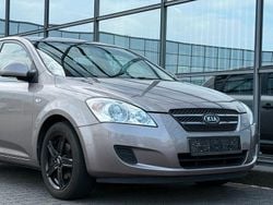 Beige Gebraucht 2008 Kia Ceed Limousine | 3.888 € (Teuer)