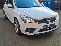 Weiß Gebraucht 2011 Kia ProCeed Spirit Limousine | 2.990 € (Fairer Preis)