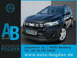 Perlmuttschwarz (metallic) Gebraucht 2024 Dacia Jogger Comfort Limousine | 20.680 € (Fairer Preis)