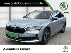 Pebble silber metallic Neu 2025 Skoda Superb Selection Kombi | 48.900 € (Etwas zu teuer)