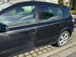 Schwarz Gebraucht 2005 Opel Astra Sport Limousine | 3.000 € (Etwas zu teuer)