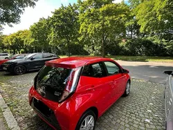 Rot Gebraucht 2014 Toyota Aygo Kleinwagen | 5.200 € (Etwas zu teuer)