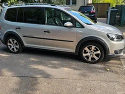 Grau Gebraucht 2013 VW Touran Cross Van / Kleinbus | 12.800 € (Etwas zu teuer)