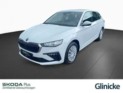 Weiß Gebraucht 2024 Skoda Scala Essence Kleinwagen | 19.833 € (Fairer Preis)
