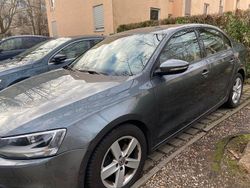 Grau Gebraucht 2012 VW Jetta Life Limousine | 8.700 € (Etwas zu teuer)