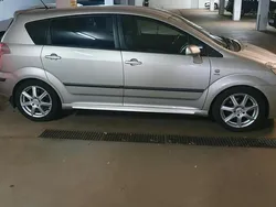 Silber Gebraucht 2004 Toyota Corolla Verso Van / Kleinbus | 6.700 € (Etwas zu teuer)