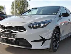 Wolfgrau metallic Neu 2025 Kia Ceed 3 Limousine | 23.941 € (Fairer Preis)