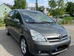 Grau Gebraucht 2006 Toyota Corolla Verso Van / Kleinbus | 2.000 €