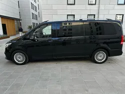Schwarz Gebraucht 2022 Mercedes V250 Van / Kleinbus | 32.000 €