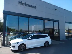 Weiß (frostweiß) Gebraucht 2024 Ford Focus ST-Line Kombi | 22.950 € (Superpreis)