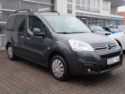 Grau Gebraucht 2017 Citroën Berlingo SELECTION Van / Kleinbus | 11.990 € (Etwas zu teuer)