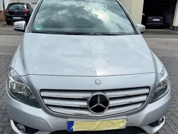 Silber Gebraucht 2012 Mercedes B180 Van / Kleinbus | 9.500 €
