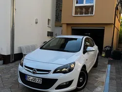 Weiß Gebraucht 2013 Opel Astra Limousine | 6.500 € (Fairer Preis)
