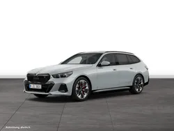 Brooklyn grau metallic Gebraucht 2024 BMW i5 Comfort Edition Limousine | 66.664 €