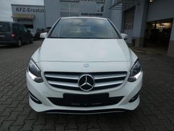 Weiß Gebraucht 2015 Mercedes B200 Van / Kleinbus | 8.350 € (Fairer Preis)