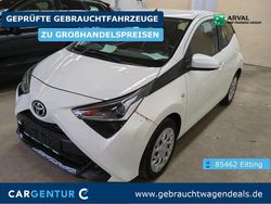 Pianosaweiß Gebraucht 2021 Toyota Aygo X-play Kleinwagen | 11.697 € (Etwas zu teuer)