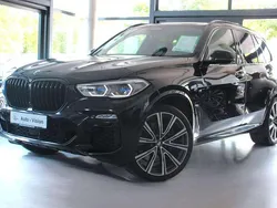 Black sapphire metallic Gebraucht 2020 BMW X5 M SUV | 47.449 € (Fairer Preis)
