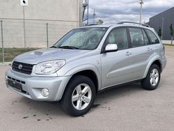 Silber Gebraucht 2005 Toyota RAV4 Executive SUV | 5.990 € (Guter Preis)