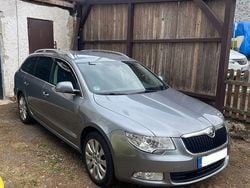 Grau Gebraucht 2012 Skoda Superb Elegance Kombi | 6.400 € (Fairer Preis)