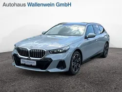 Grau Gebraucht 2024 BMW 520 M Sport Kombi | 59.500 € (Fairer Preis)