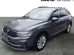 Grau Gebraucht 2024 VW Tiguan Life SUV | 33.780 € (Fairer Preis)