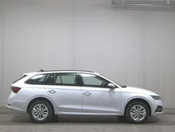 Weiss Gebraucht 2022 Skoda Octavia Ambition Kombi | 20.780 € (Guter Preis)