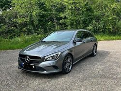 Grau Gebraucht 2018 Mercedes CLA200 Shooting Brake Kombi | 20.999 € (Fairer Preis)