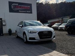 Weiß Gebraucht 2019 Audi A3 Sportback Basis Kleinwagen | 15.490 € (Guter Preis)
