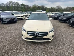 Beige Gebraucht 2022 Mercedes B180 Van / Kleinbus | 14.499 €
