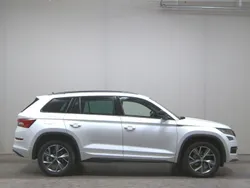 Weiss Gebraucht 2020 Skoda Kodiaq SportLine SUV | 28.280 € (Fairer Preis)