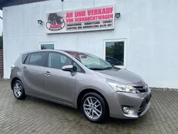 Grau Gebraucht 2016 Toyota Verso Skyview Edition Van / Kleinbus | 5.999 € (Superpreis)