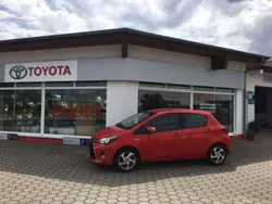Rot Gebraucht 2016 Toyota Yaris Hybrid Edition-S Kleinwagen | 12.990 € (Etwas zu teuer)