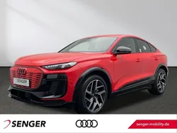 Rot Neu 2025 Audi Q6 Sportback e-tron Comfort SUV | 95.390 €